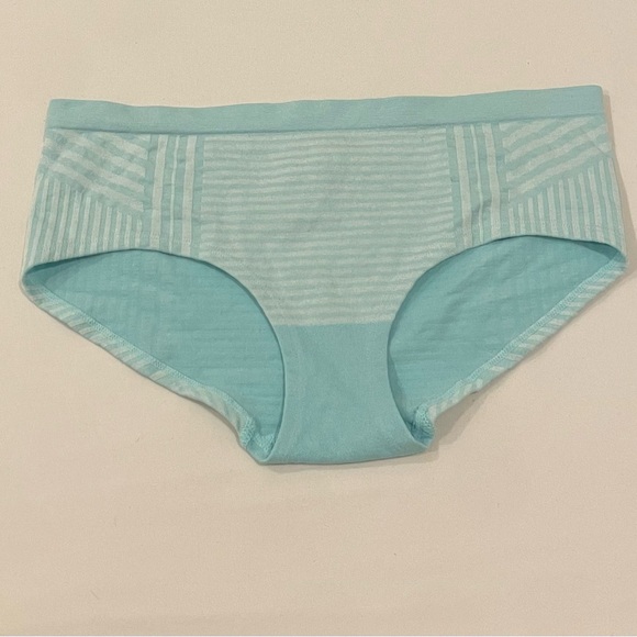 NEW WITH TAGS VICTORIA’S SECRET 2 PK SIZE M SUPPER STRETCHY HIPHUGGER PANTIES - Picture 3 of 5